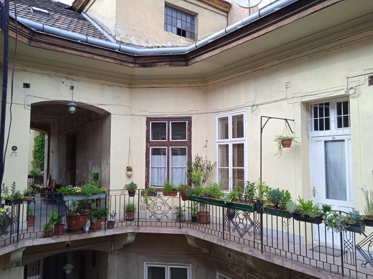 Classical Budapest Apartment In The Old Pest Ngoại thất bức ảnh