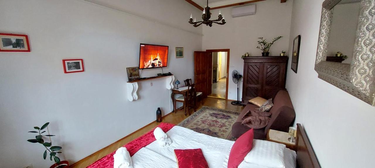 Classical Budapest Apartment In The Old Pest Ngoại thất bức ảnh