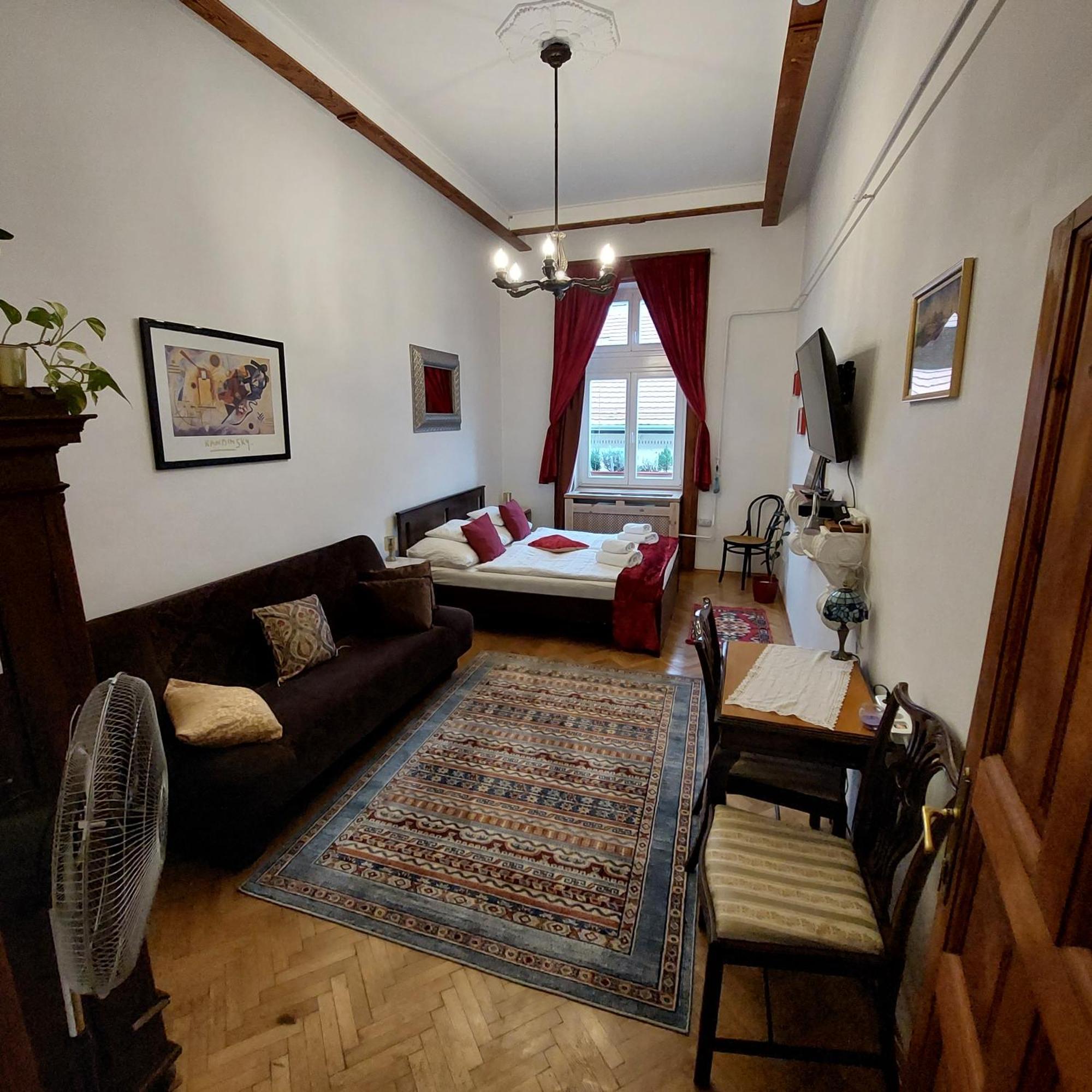 Classical Budapest Apartment In The Old Pest Ngoại thất bức ảnh