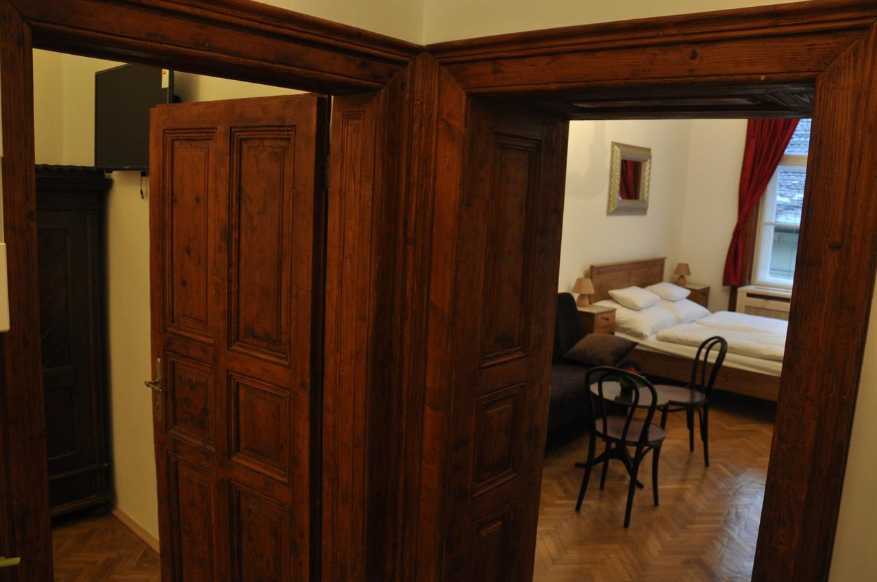Classical Budapest Apartment In The Old Pest Ngoại thất bức ảnh